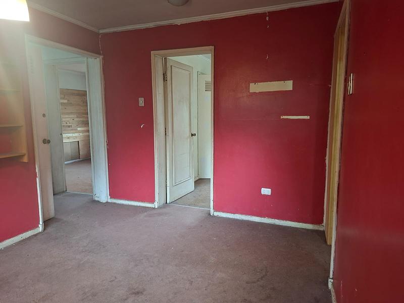 Gran Terreno de 611 m² en Barrio Simón Bolívar, Ñuñoa | Sólida Casa Familiar con Enorme Potencial
