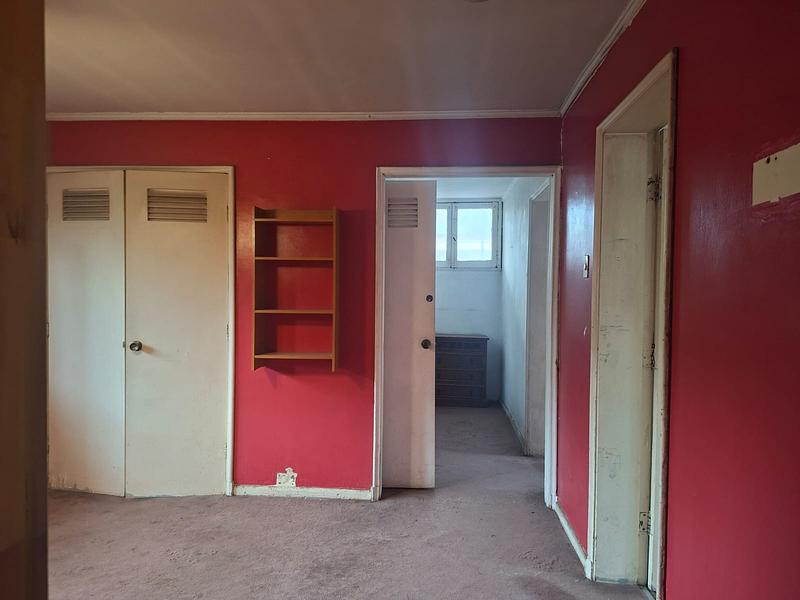 Gran Terreno de 611 m² en Barrio Simón Bolívar, Ñuñoa | Sólida Casa Familiar con Enorme Potencial