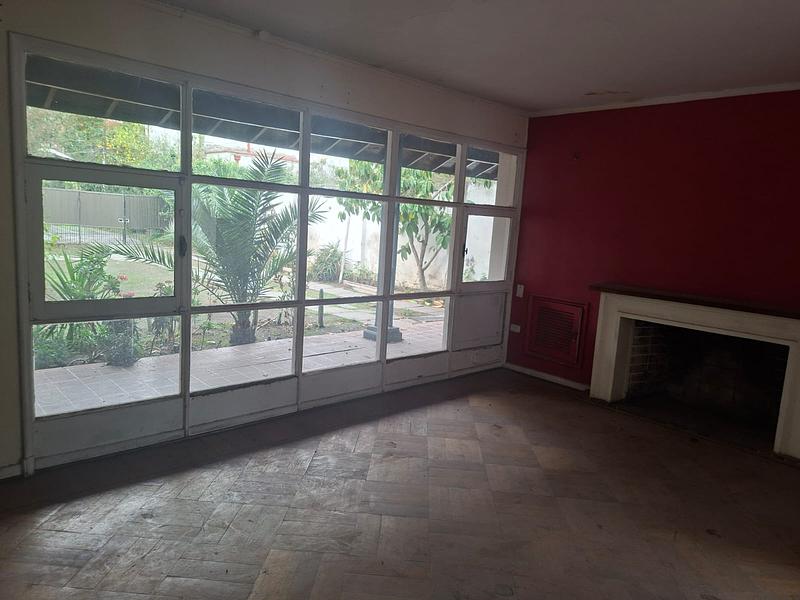 Gran Terreno de 611 m² en Barrio Simón Bolívar, Ñuñoa | Sólida Casa Familiar con Enorme Potencial