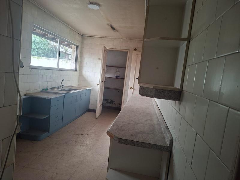Gran Terreno de 611 m² en Barrio Simón Bolívar, Ñuñoa | Sólida Casa Familiar con Enorme Potencial