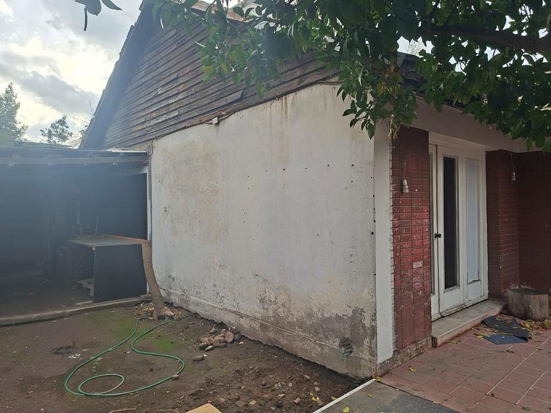 Gran Terreno de 611 m² en Barrio Simón Bolívar, Ñuñoa | Sólida Casa Familiar con Enorme Potencial