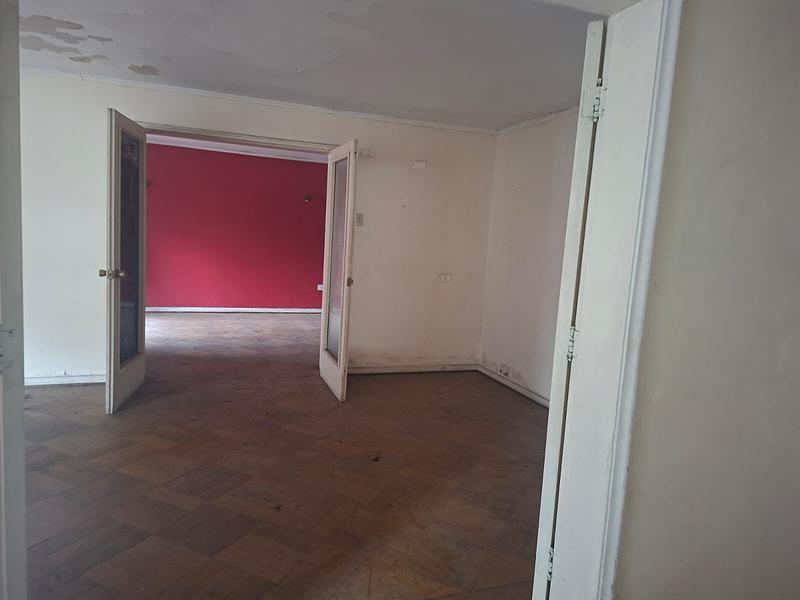 Gran Terreno de 611 m² en Barrio Simón Bolívar, Ñuñoa | Sólida Casa Familiar con Enorme Potencial