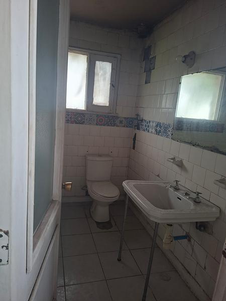 Gran Terreno de 611 m² en Barrio Simón Bolívar, Ñuñoa | Sólida Casa Familiar con Enorme Potencial